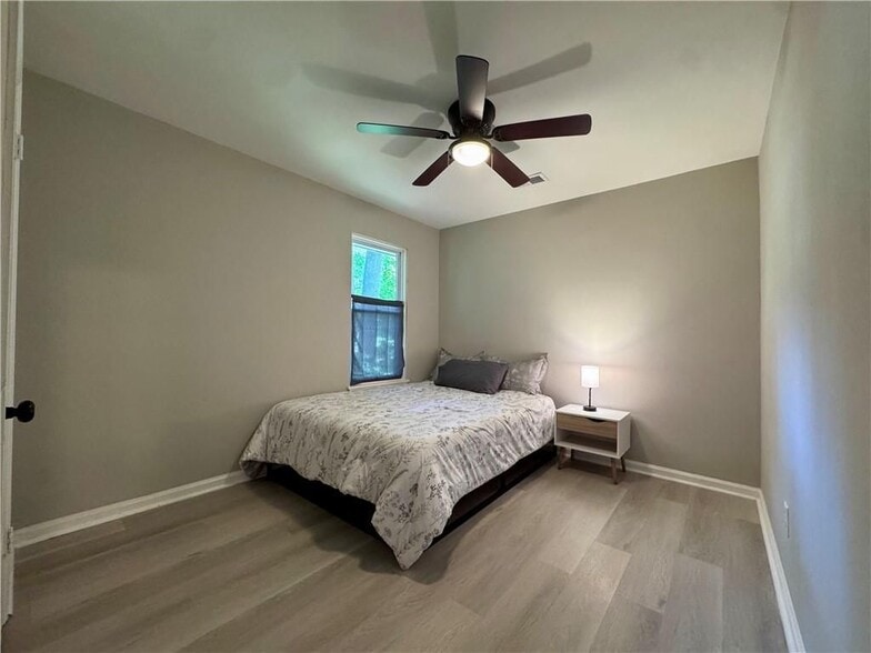 Building Photo - 3814 Whaley Ct SW