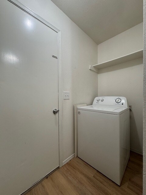 Building Photo - 727 W Beck Dr