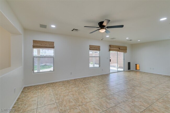 Building Photo - 210 Lynbrook St