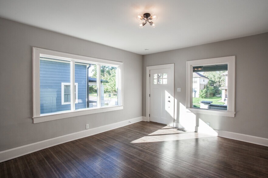 Building Photo - 3841 N Park Ave