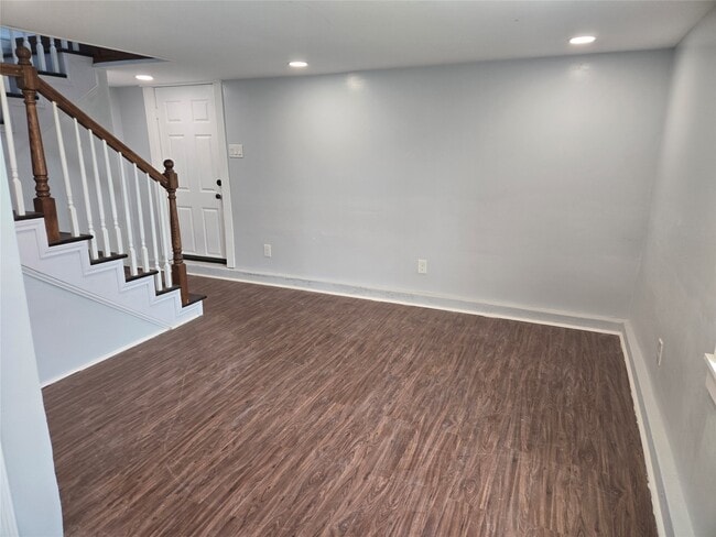 Building Photo - 6201 Heards Ln