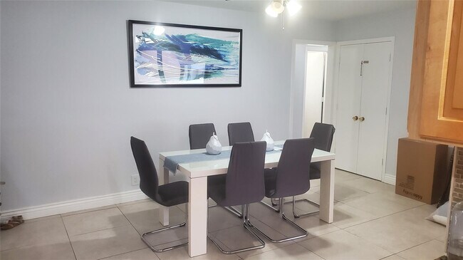 Building Photo - 616 SE 8th Ave