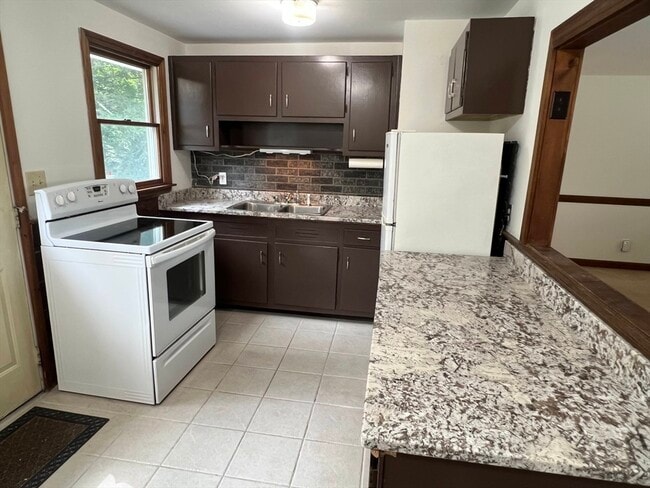 Building Photo - 12 Saran Ave