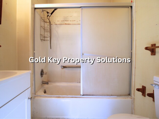 Building Photo - Cute 1 BR Duplex with Dining Room and Covered Porch (SECTION 8 APPROVED)