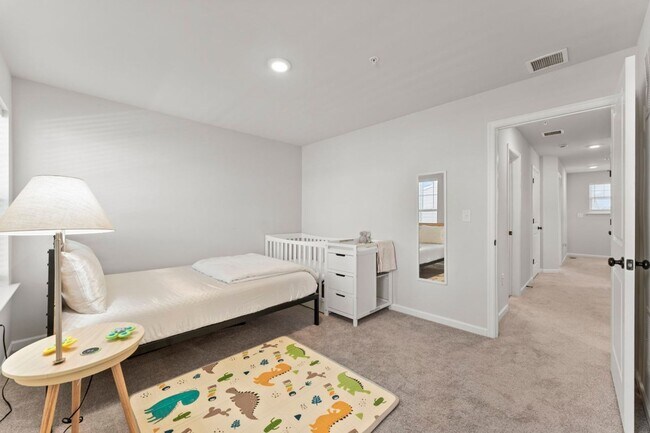 Building Photo - Elegant 3-Bedroom Home in Isaac Court. Available the Second Week of October!