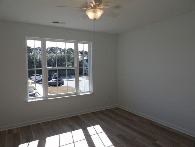 Building Photo - 4116 Horseshoe Rd N