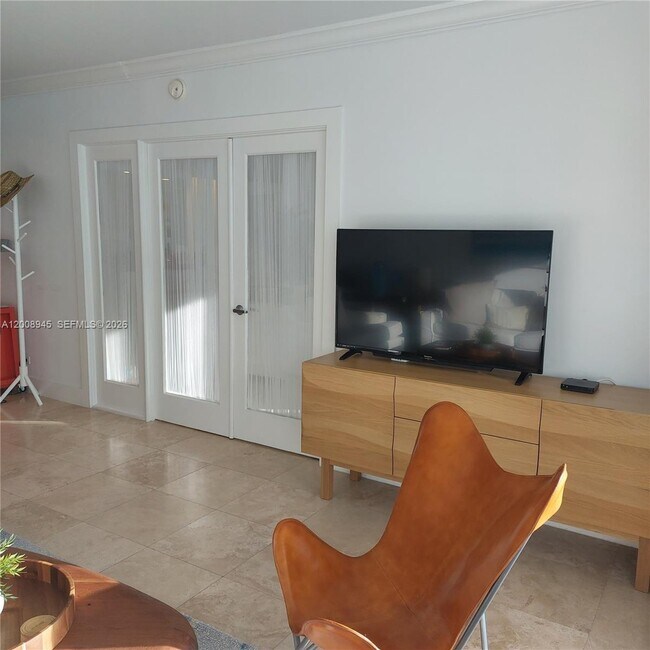 Building Photo - 2301 Collins Ave