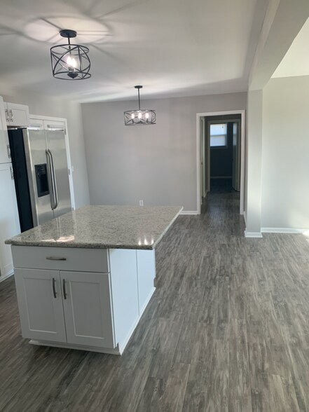 Building Photo - 317 Bonnaridge Dr