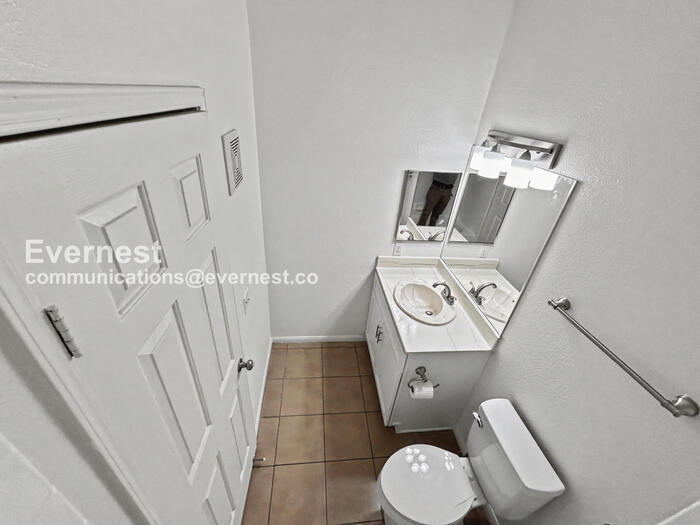 Building Photo - 5922 W Vegas Dr