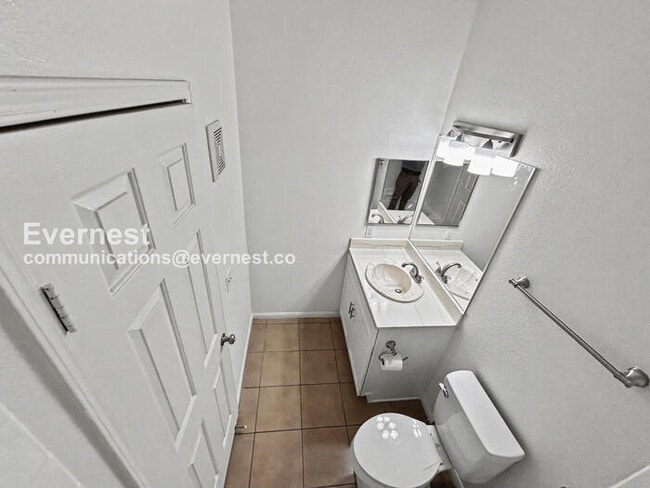 Building Photo - 5922 W Vegas Dr