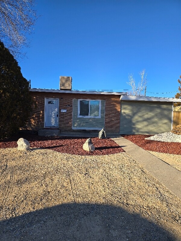 Building Photo - 2020 Mesa Ave