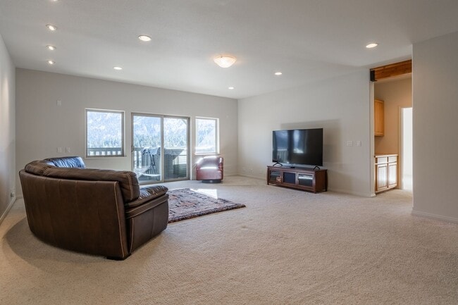 Building Photo - Mountain View Haven