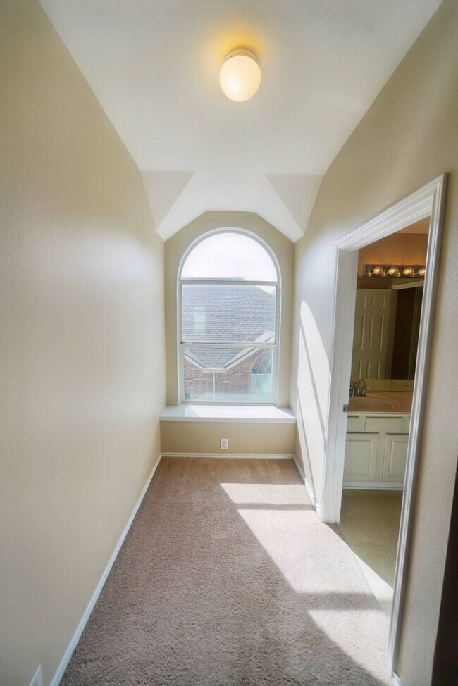 Building Photo - 4736 Green Bluff Dr