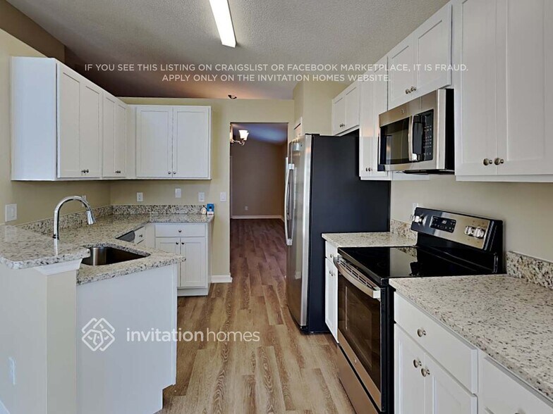 Building Photo - 14149 Castle Rock Dr
