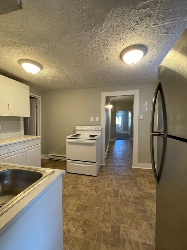 Primary Photo - 3 Bedroom Quaint Single Family