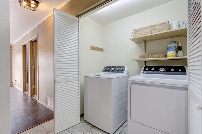 Building Photo - East Anchorage Home Near Trails & Parks; W/D in unit, Garage, Fenced Yard; Quick Access to JBER