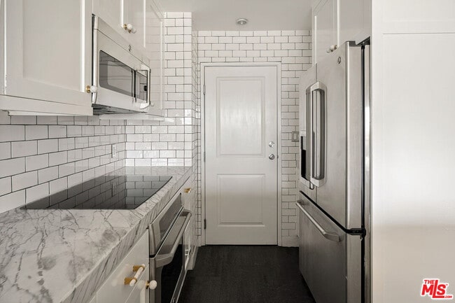 Building Photo - 1155 N La Cienega Blvd