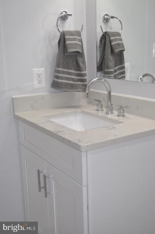 Building Photo - 8613 Beekman Pl