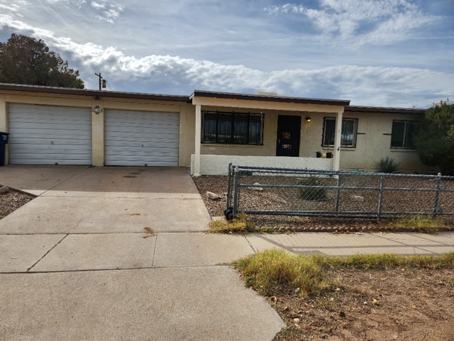 Building Photo - 6816 E Nelson Dr