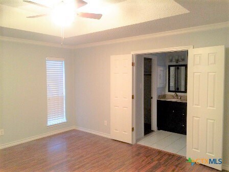 Building Photo - 113 E Blancas Dr