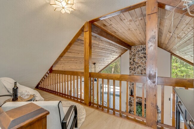 Building Photo - Stunning Renovated 3BD/2BA Home for Rent o...