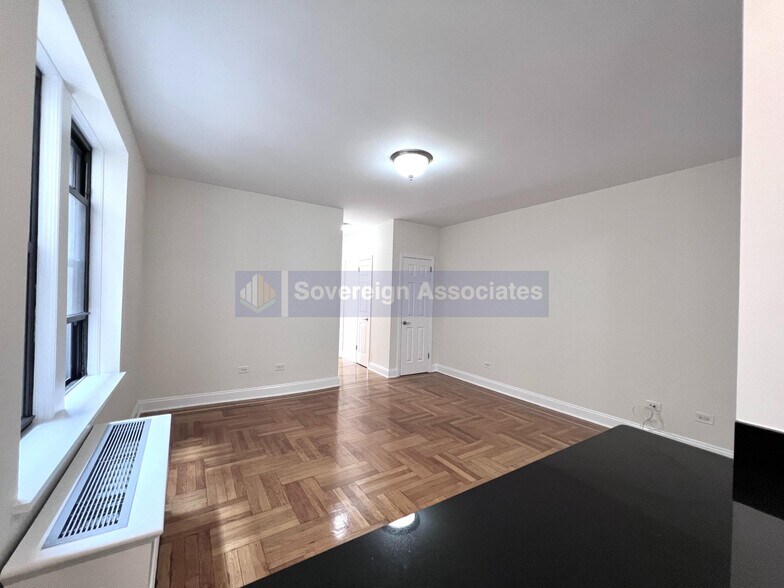 Building Photo - 105 Pinehurst Ave