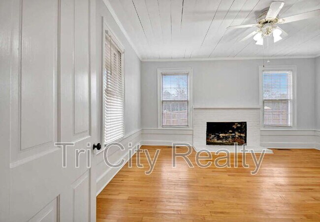 Building Photo - 115 Church Aly