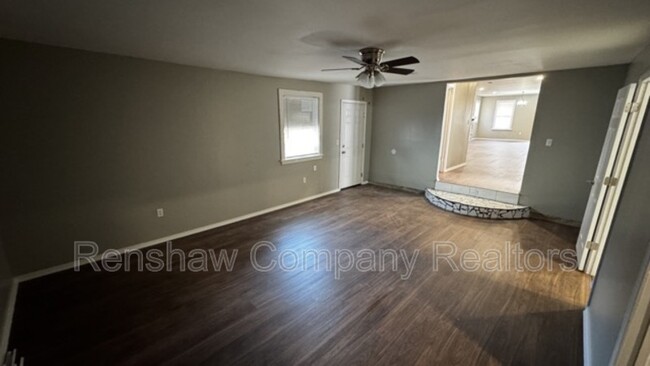 Building Photo - 967 Maury St