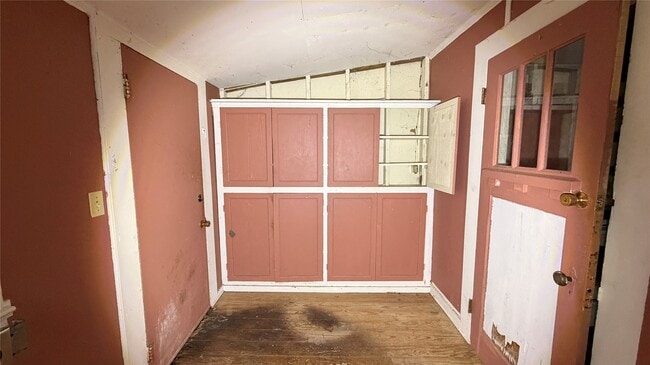 Building Photo - 1501 S Columbia Dr