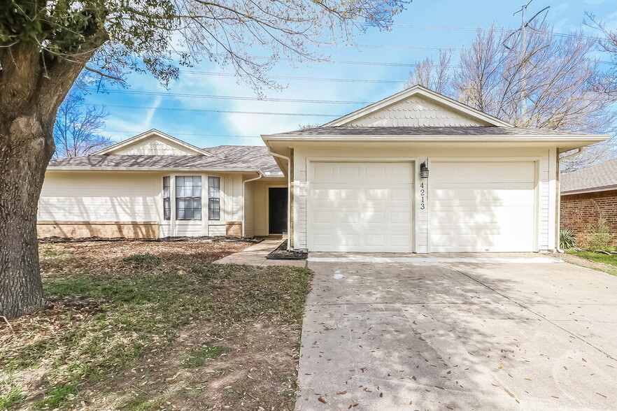 Primary Photo - 4213 Claremont Dr