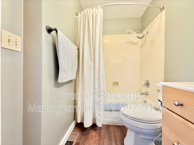 Building Photo - 251 S 700 E