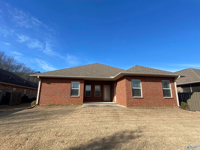Building Photo - 3015 Hampstead Dr SE