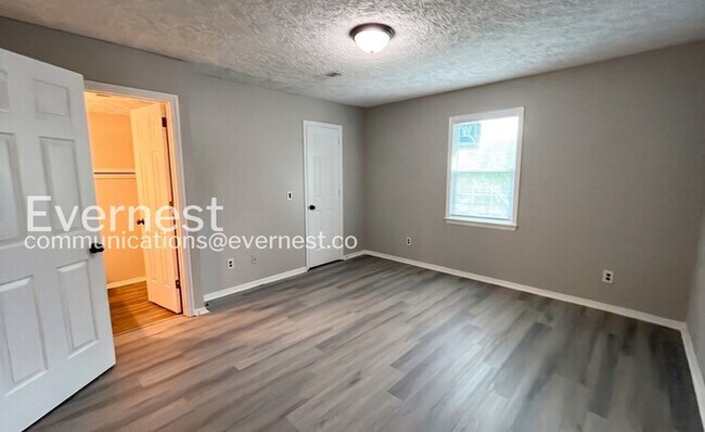 Building Photo - 2 Bed/2 Bath Home with Modern Amenities / Pet-Friendly / Available Now!