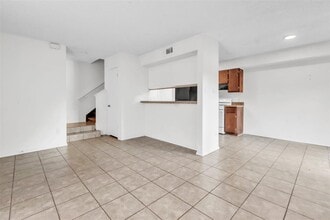 Building Photo - 5805 Cougar Dr