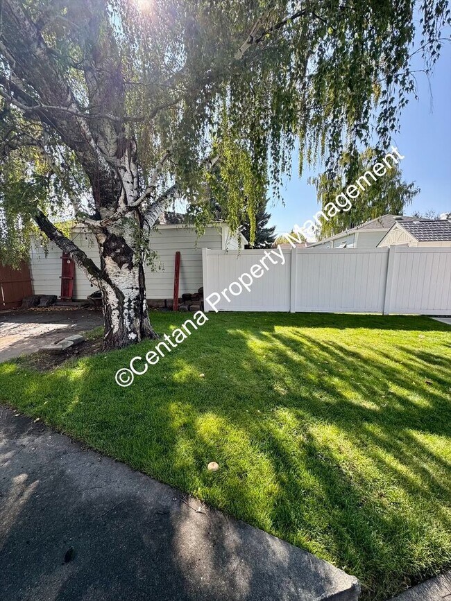 Building Photo - $500 off first months rent on 3 bed 2 bath...