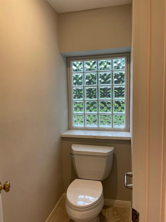 Building Photo - 2215 Mill Creek Dr