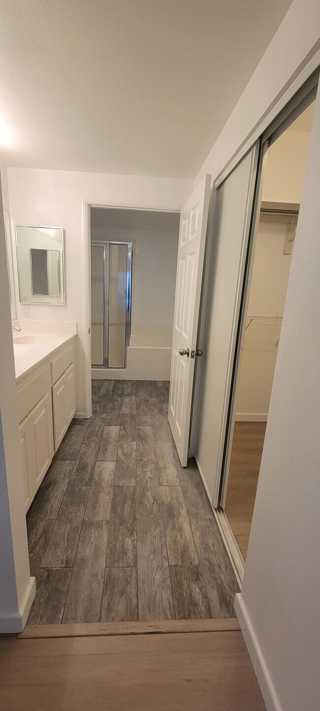 Building Photo - 9728 Marilla Dr