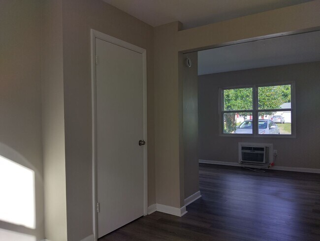 Building Photo - 7580 Bellehaven Dr