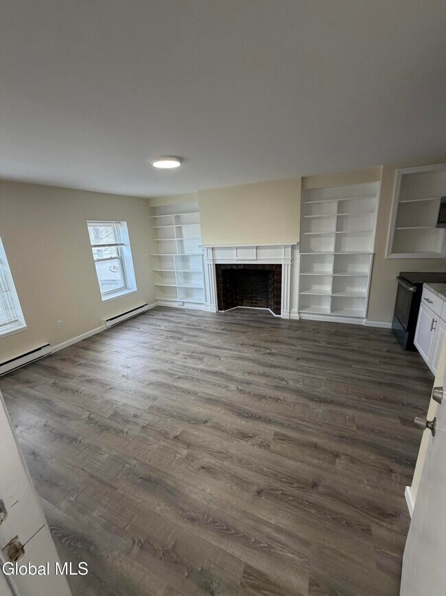 Building Photo - 58 S Swan St