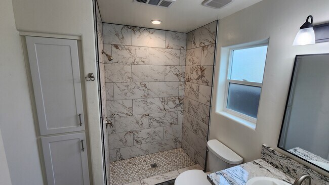 Building Photo - 1659 Bullard Ave.