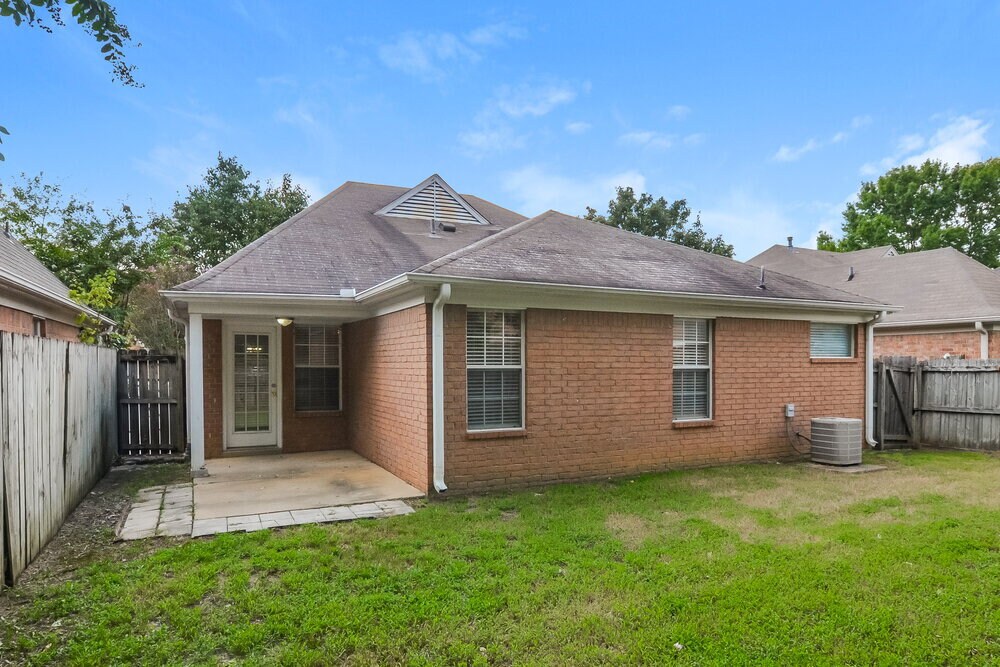 Building Photo - 8408 Cross Point Dr