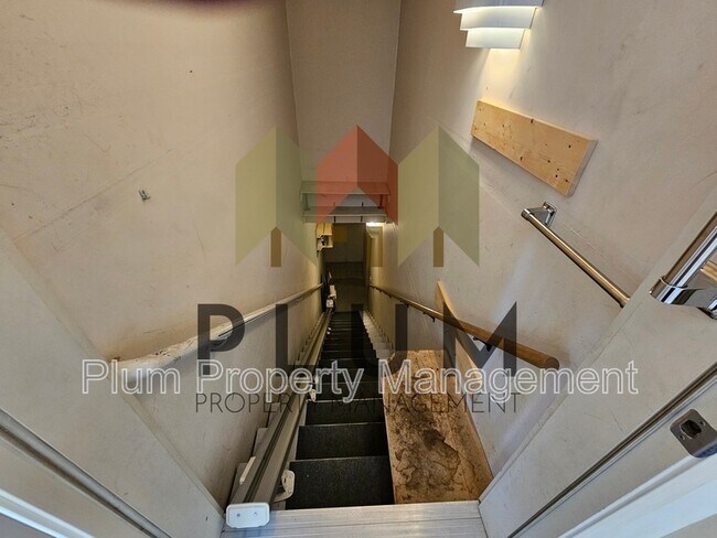 Building Photo - 5104 Village View Way