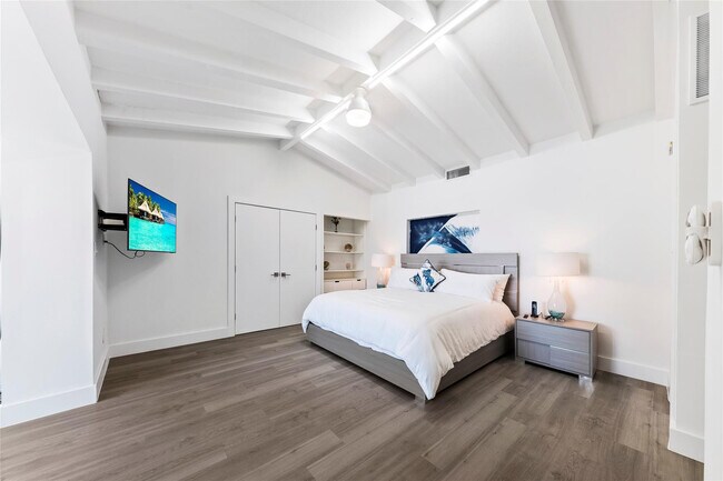 Building Photo - 1663 N Fort Lauderdale Beach Blvd