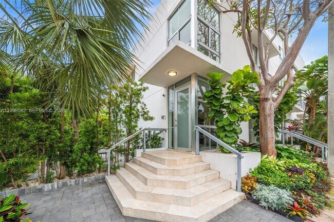 Building Photo - 600 76th St