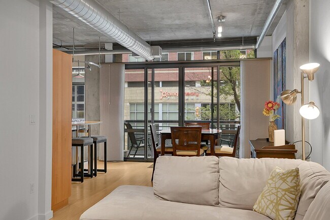 Building Photo - $1,850, 1 bed, 1.5 bath located in Denver ...