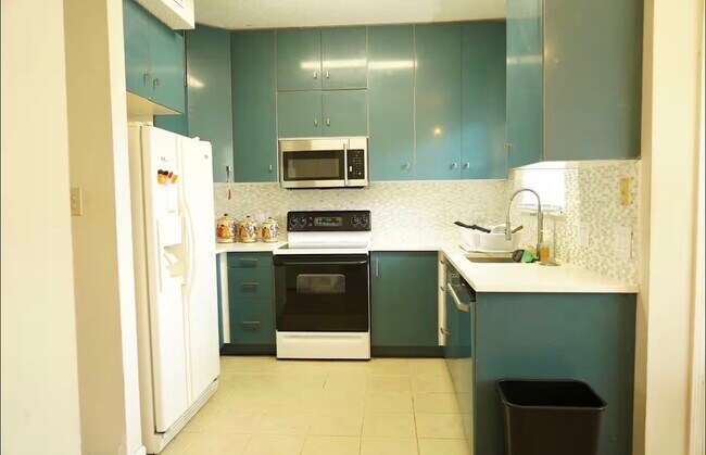 Building Photo - 7575 Cambridge St