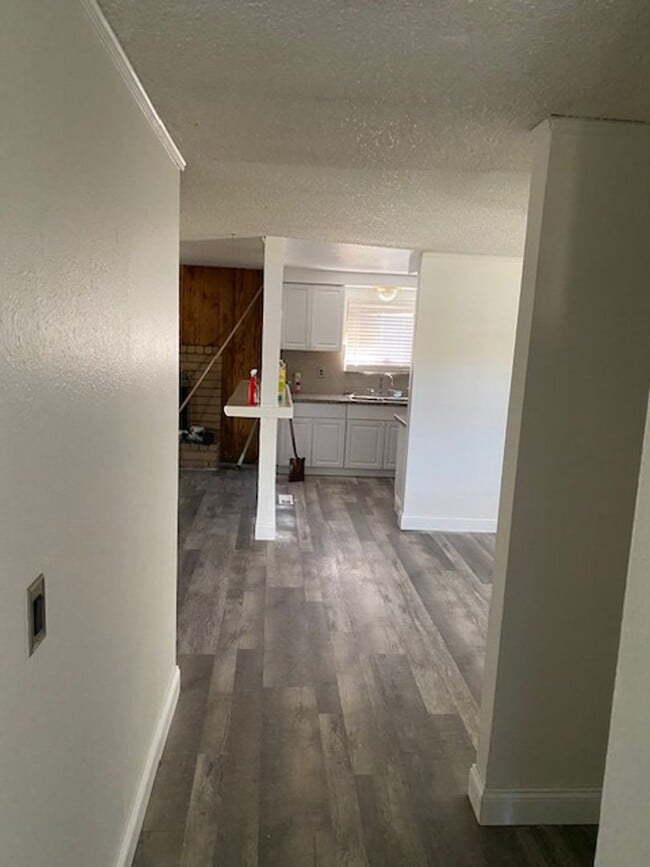 Building Photo - Spacious home on Large Lot