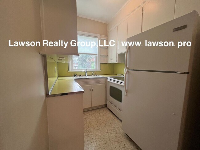 Building Photo - 1733 Maiden Ln SW