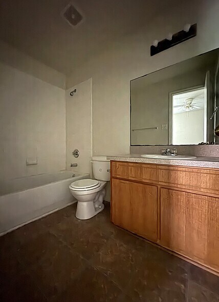 Building Photo - 2111 Jennifer Dr