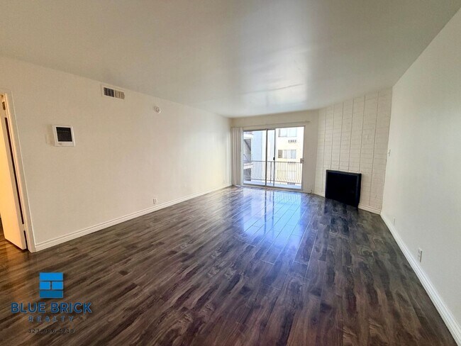 Building Photo - 12325 Chandler Blvd